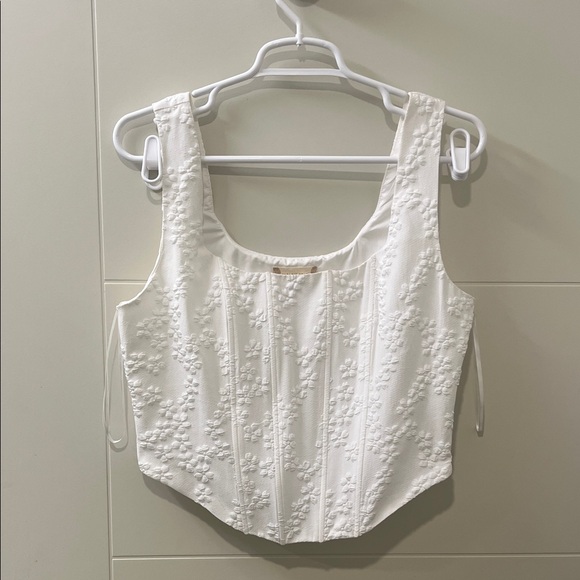 Altar’d State: Elegant White Embroidered Women's Corset Top with Boning - Picture 2 of 8
